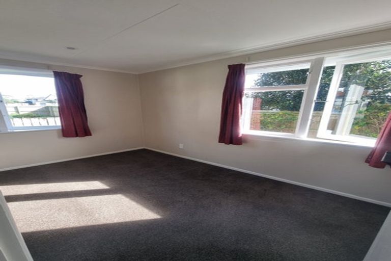 Photo of property in 1/204 Beach Haven Road, Beach Haven, Auckland, 0626