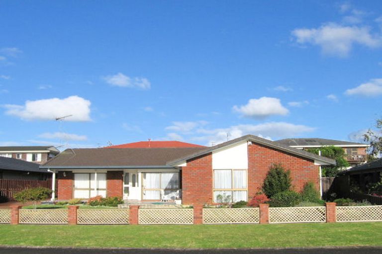 Photo of property in 7 Falstaff Place, Half Moon Bay, Auckland, 2012