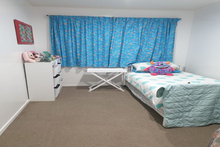 Photo of property in 1/219 Glenfield Road, Hillcrest, Auckland, 0627