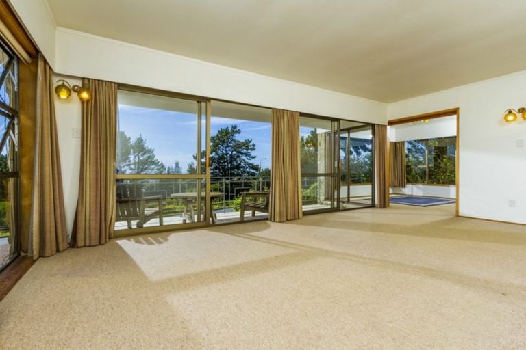 Photo of property in 746 East Coast Road, Pinehill, Auckland, 0630