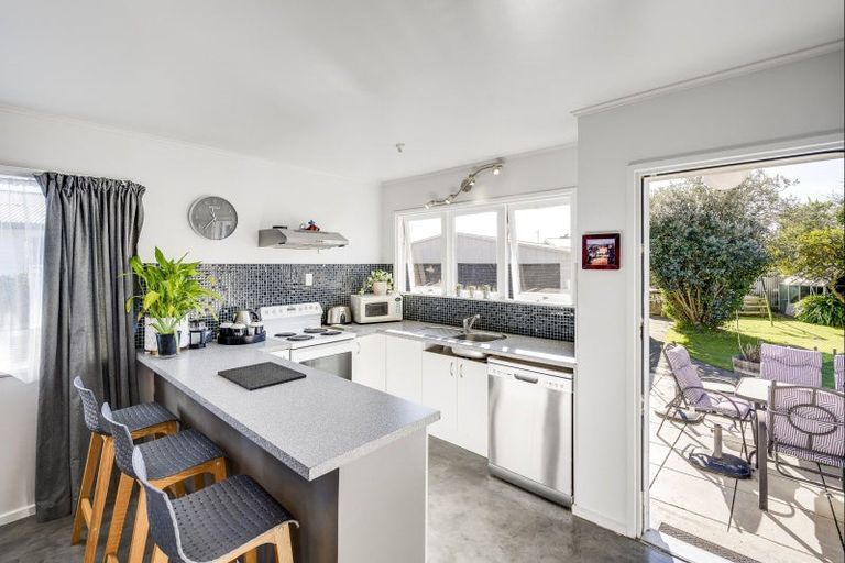 Photo of property in 28 Henley Crescent, Pirimai, Napier, 4112