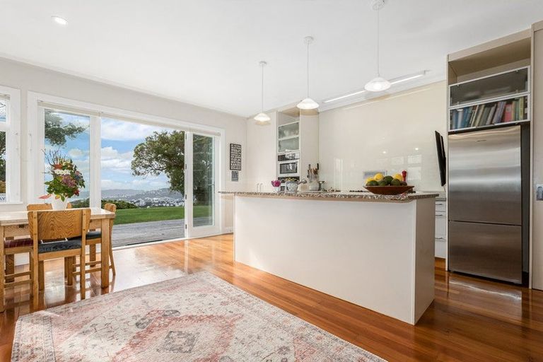 Photo of property in 9 Putnam Street, Northland, Wellington, 6012