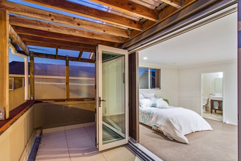 Photo of property in 7c Clearwater Cove, West Harbour, Auckland, 0618