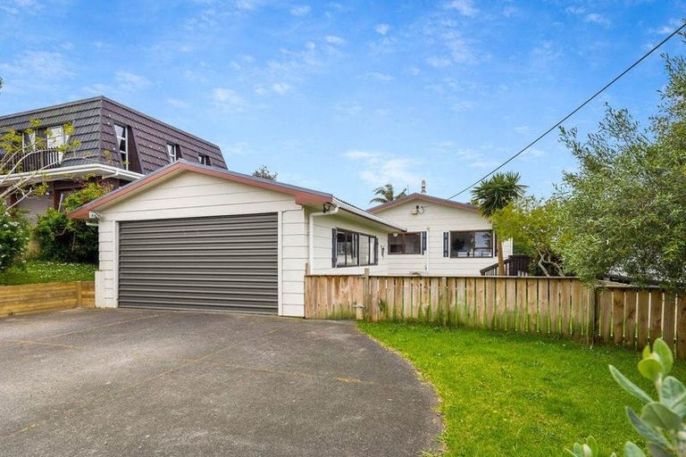 Photo of property in 116 Whangaparaoa Road, Red Beach, 0932