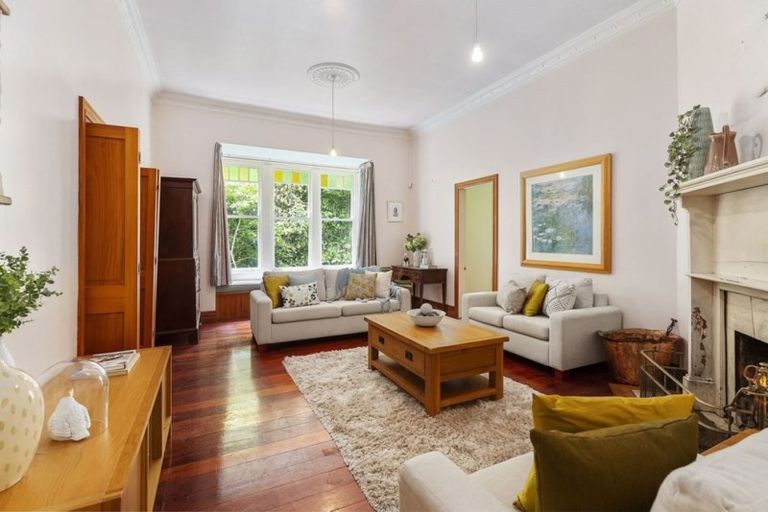 Photo of property in 50 Garden Road, Northland, Wellington, 6012