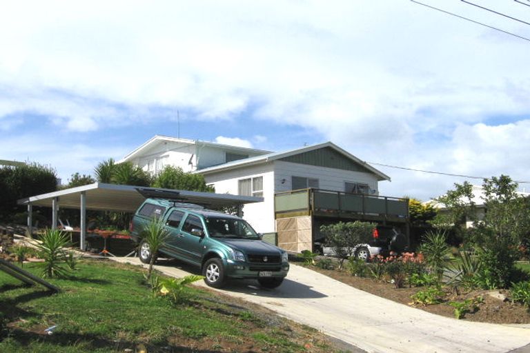 Photo of property in 33 Bayview Road, Browns Bay, Auckland, 0630