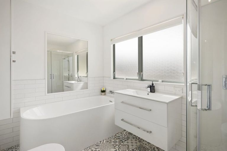 Photo of property in 29b The Parade, Island Bay, Wellington, 6023