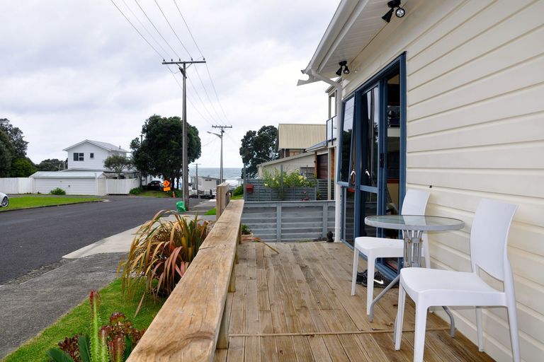 Photo of property in 15 Seaview Road, Waihi Beach, 3611