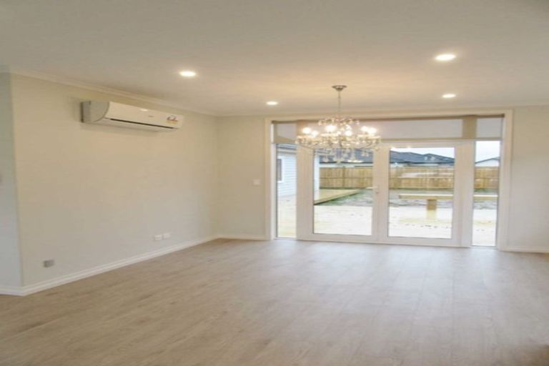 Photo of property in 12 Brumbie Way, Karaka, Papakura, 2113