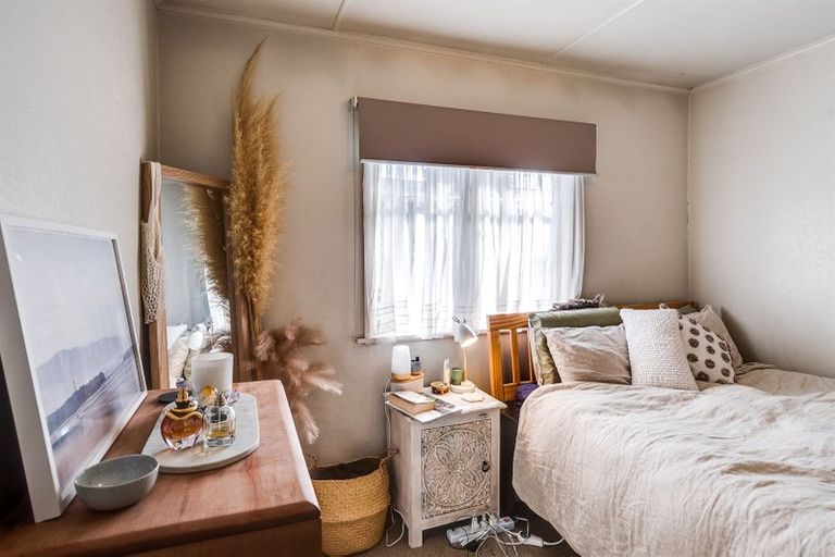 Photo of property in 54 Meeanee Road, Taradale, Napier, 4112