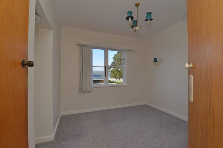 Photo of property in 49 Seaview Road, Paremata, Porirua, 5024