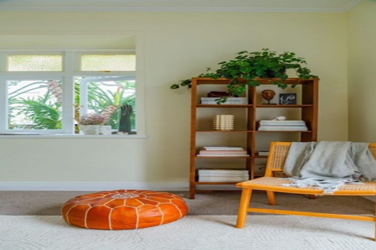 Photo of property in 42 Waterview Road, Stanley Point, Auckland, 0624