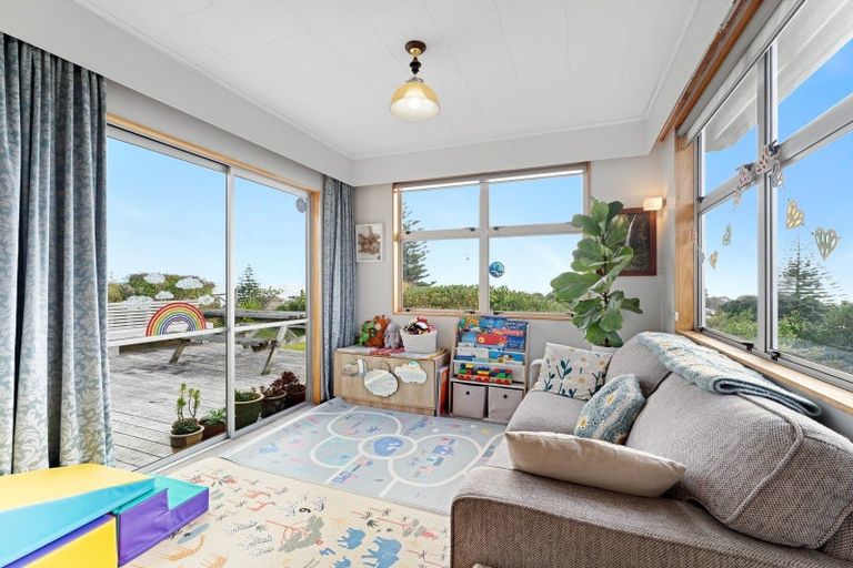 Photo of property in 9 Miriona Grove, Paekakariki, 5034