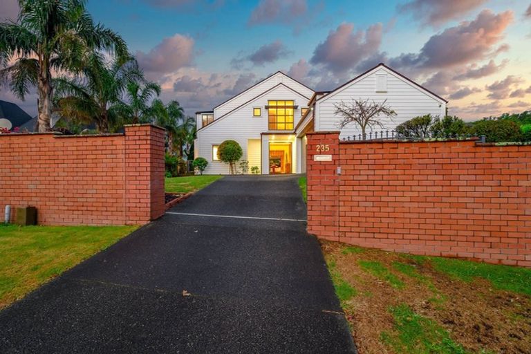 Photo of property in 235 Bleakhouse Road, Mellons Bay, Auckland, 2014
