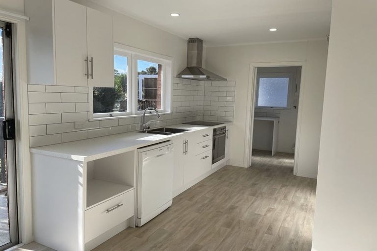 Photo of property in 56 Beechdale Crescent, Pakuranga Heights, Auckland, 2010