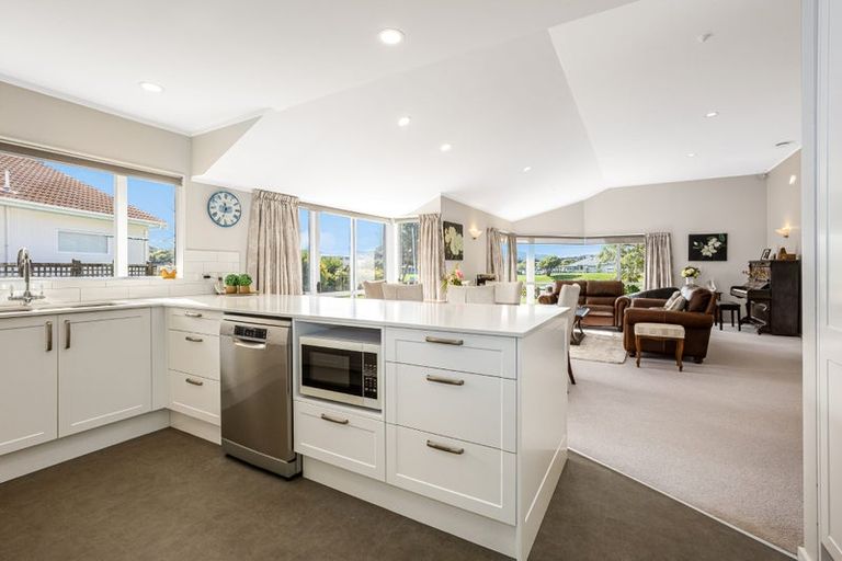 Photo of property in 7 Lakeside Villas, Whitby, Porirua, 5024