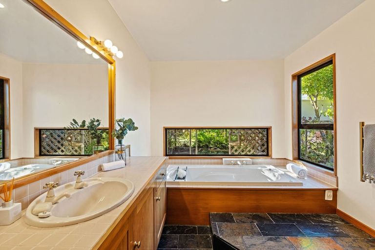 Photo of property in 10 Luxton Place, Mount Pleasant, Christchurch, 8081