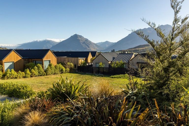 Photo of property in 5 Falconer Rise, Jacks Point, Queenstown, 9371