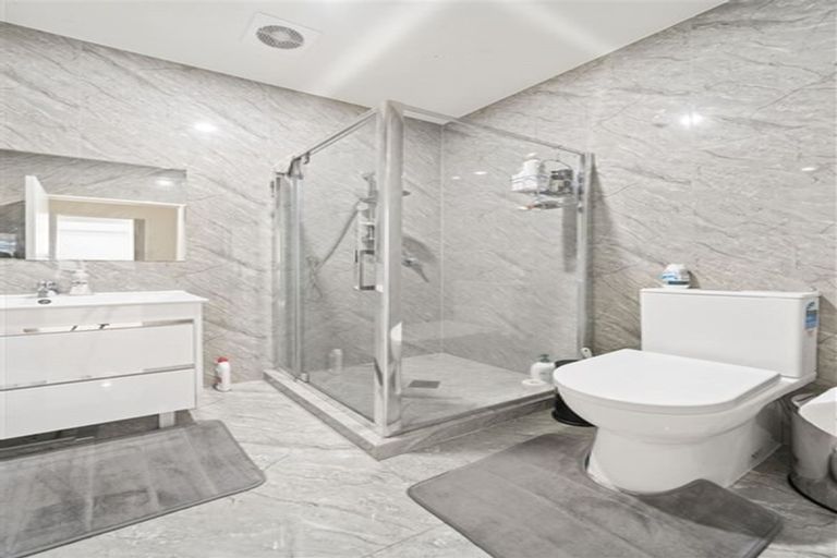 Photo of property in 10 Tapuwae Way, Mangere Bridge, Auckland, 2022