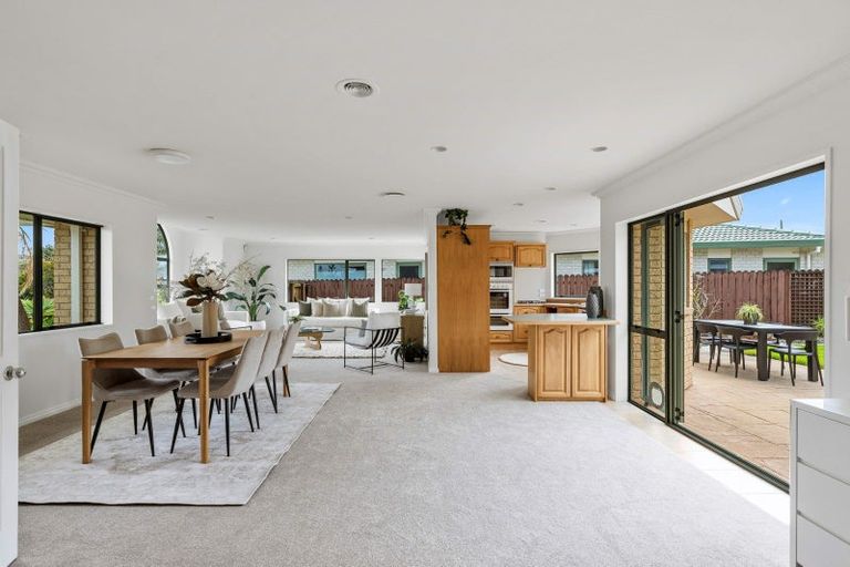 Photo of property in 179 Lakeside Drive, Orewa, 0931