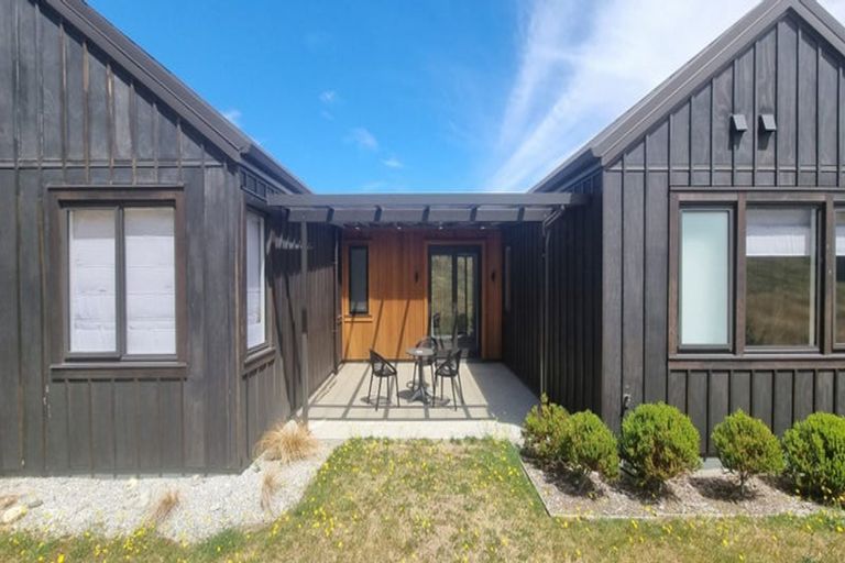 Photo of property in 16 Kinross Lane, Jacks Point, Queenstown, 9371