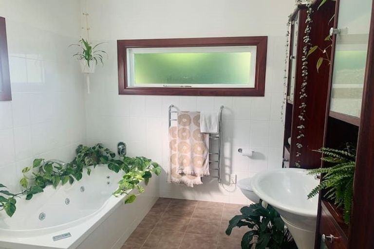 Photo of property in 4a Whitianga View, Paremata, Porirua, 5024