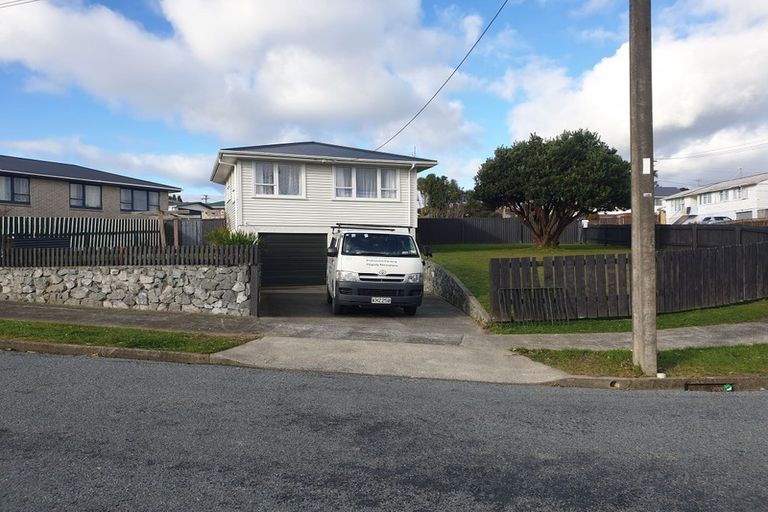 Photo of property in 9 Falcon Street, Cannons Creek, Porirua, 5024