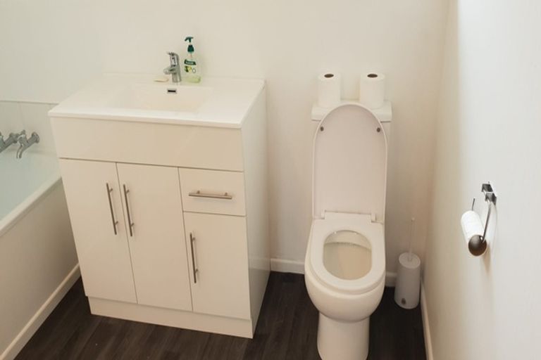 Photo of property in 18b Nelson Square, Picton, 7220