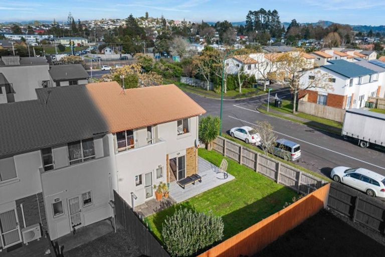 Photo of property in 2 Elwarth Way, Ranui, Auckland, 0612