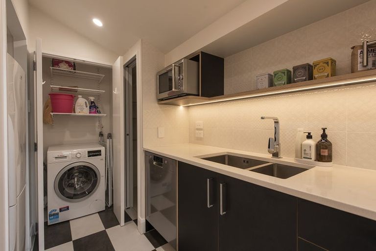 Photo of property in 6 Brougham Street, Mount Victoria, Wellington, 6011