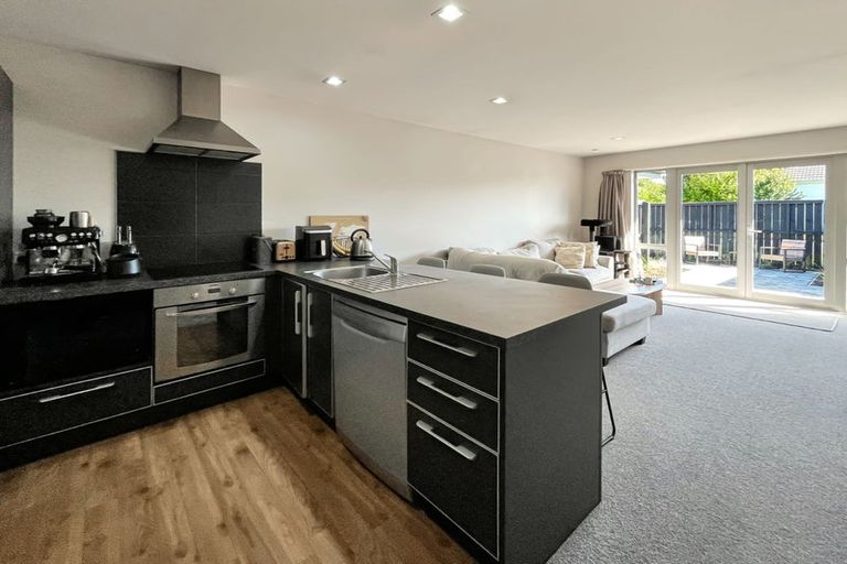 Photo of property in 4 Gresford Street, Edgeware, Christchurch, 8013