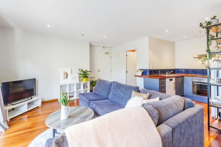 Photo of property in Courtenay Apartments, 401/120 Courtenay Place, Te Aro, Wellington, 6011