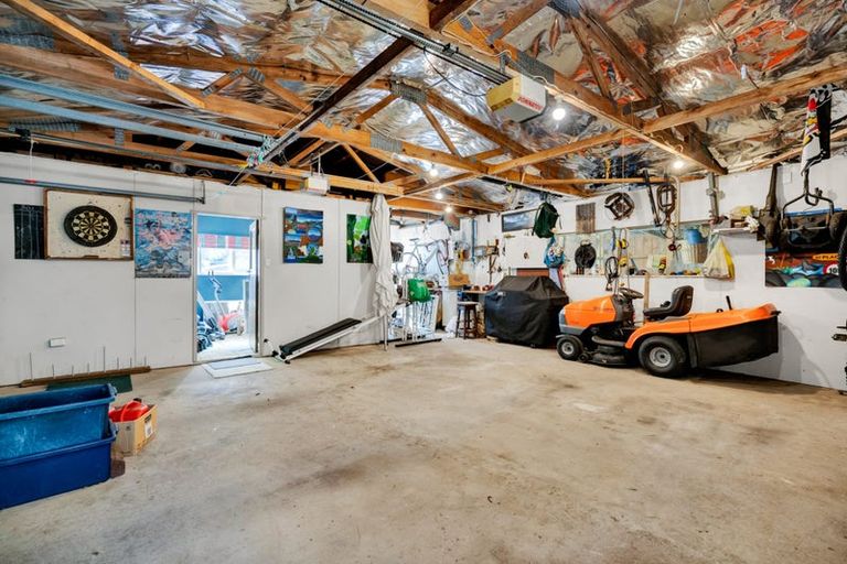 Photo of property in 218 Henwood Road, Paraite, New Plymouth, 4372