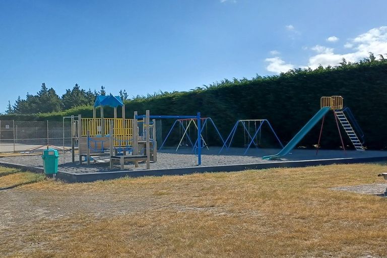 Photo of property in 10 Chamberlain Avenue, Amberley, 7481