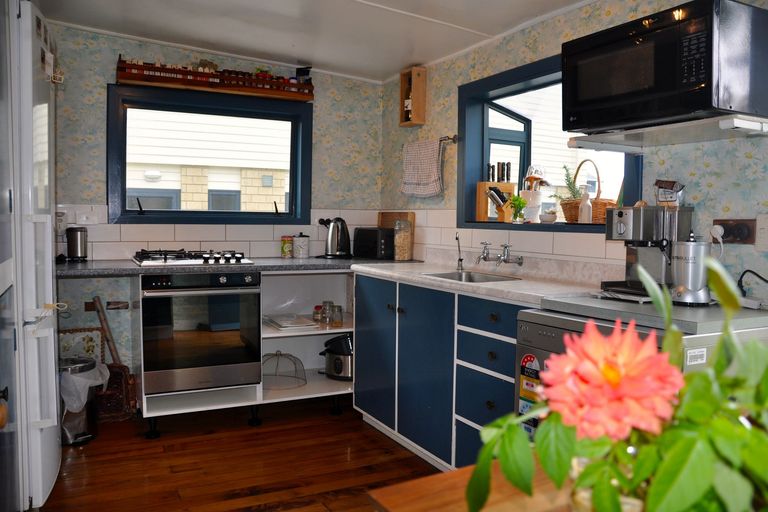 Photo of property in 15 Seaview Road, Waihi Beach, 3611