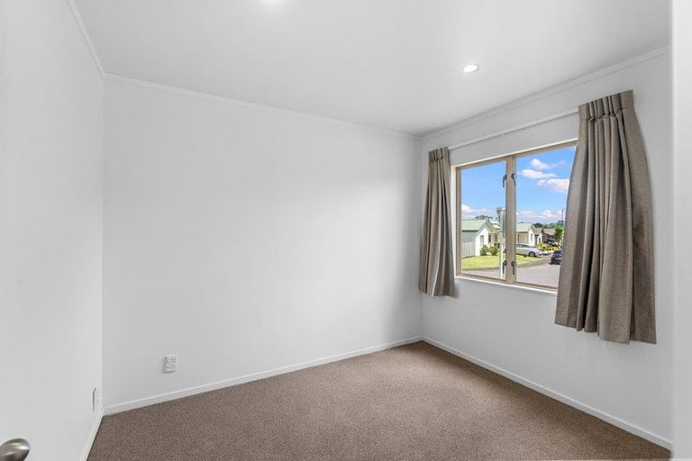 Photo of property in 1 Neta Grove, Henderson, Auckland, 0612