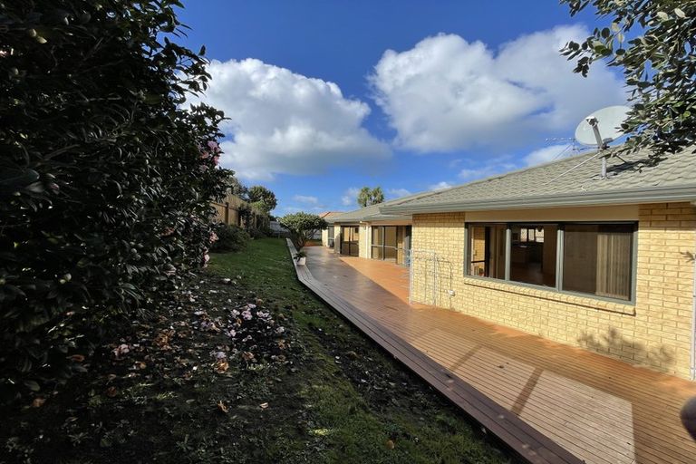 Photo of property in 31 Kath Hopper Drive, Orewa, 0931