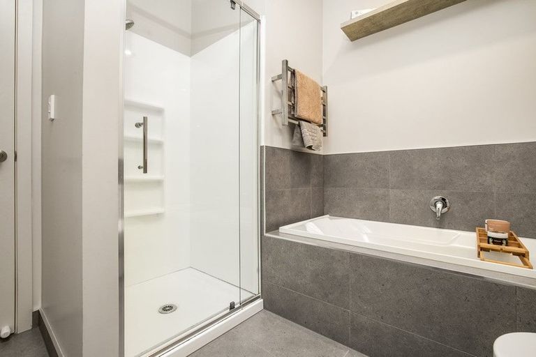 Photo of property in 15 Liberation Road, Papakura, 2110