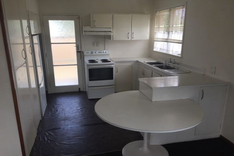 Photo of property in 1/215 Swanson Road, Henderson, Auckland, 0610