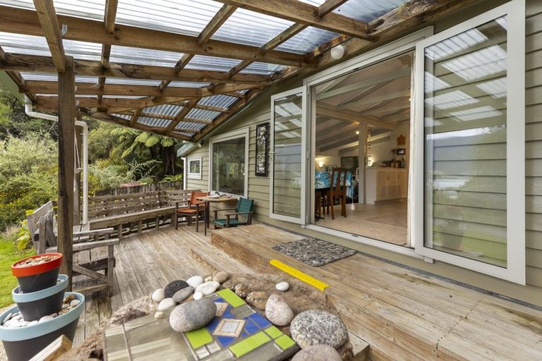 Photo of property in 19 Sandy Bay Road, Black Rock, Picton, 7282