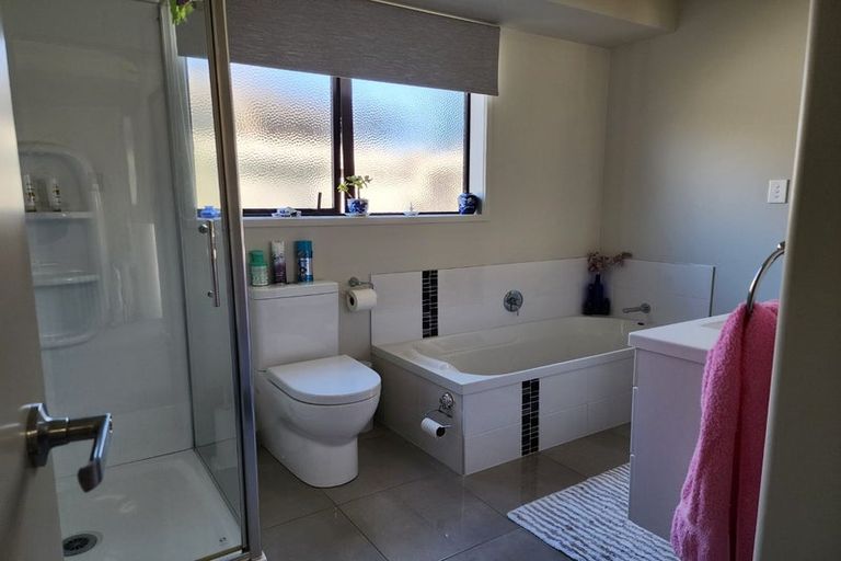 Photo of property in 21 Rainey Crescent, Papamoa Beach, Papamoa, 3118