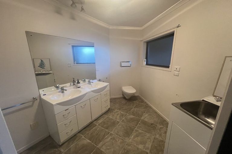 Photo of property in 65 Roberts Road, Matakatia, Whangaparaoa, 0930