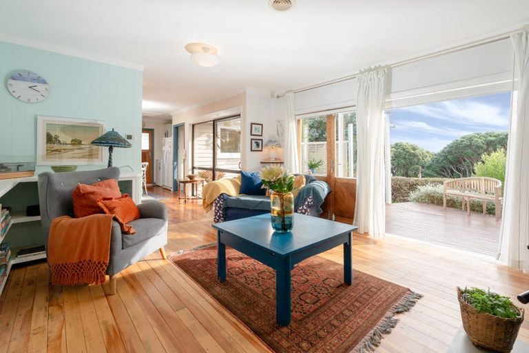 Photo of property in 108 Wellington Road, Paekakariki, 5034