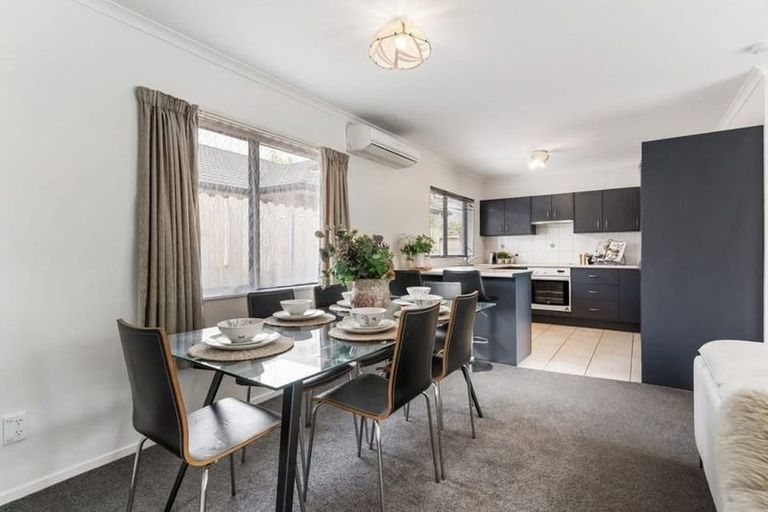 Photo of property in 16 Carisbrook Crescent, Papakura, 2110