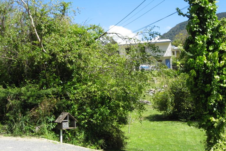 Photo of property in 81 Kent Street, Picton, 7220