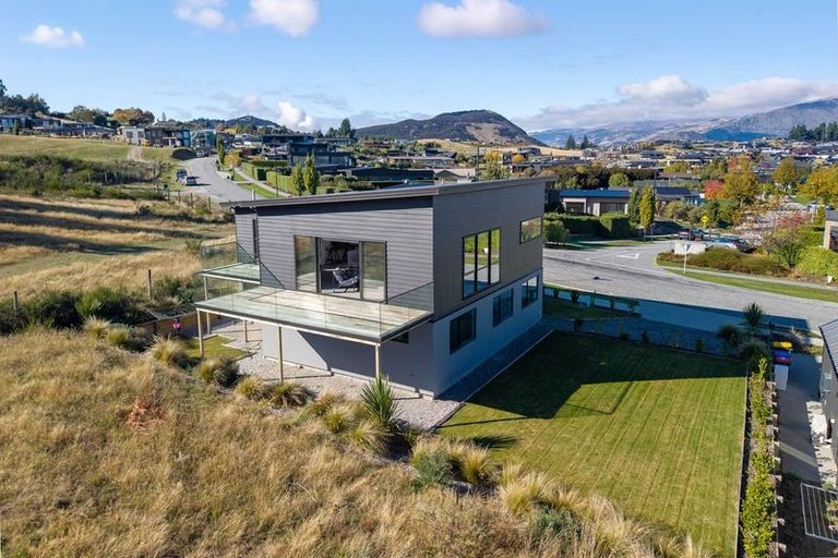 Photo of property in 60 Kirimoko Crescent, Wanaka, 9305