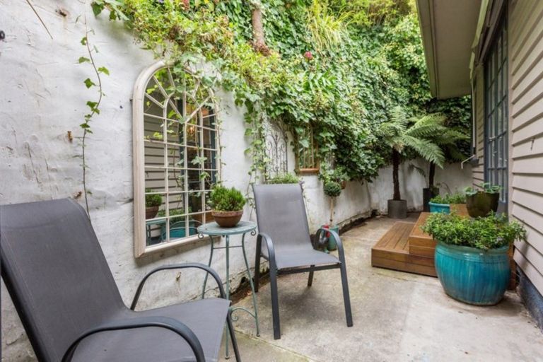 Photo of property in 16 Spencer Road, Hospital Hill, Napier, 4110