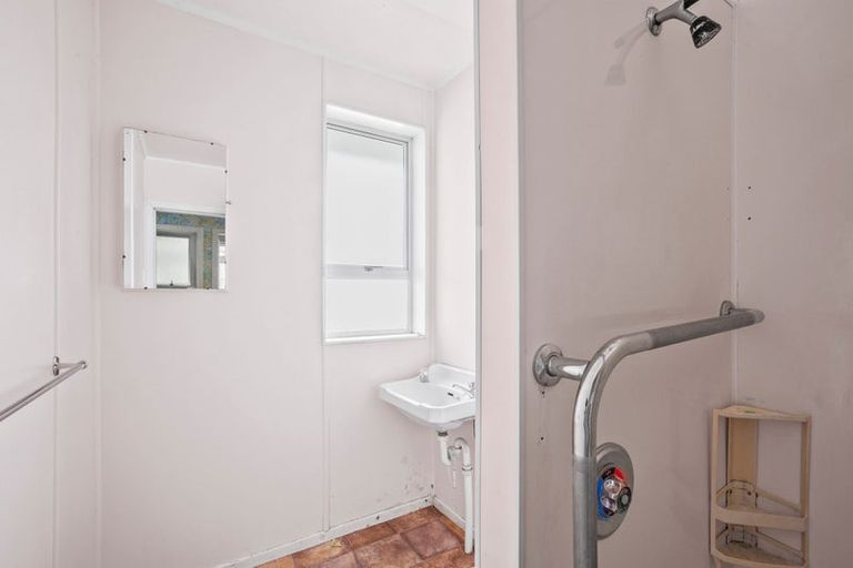 Photo of property in 3 Oawai Place, Marfell, New Plymouth, 4310