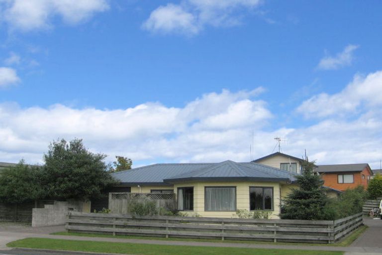 Photo of property in 2/29 Kiddle Drive, Hilltop, Taupo, 3330