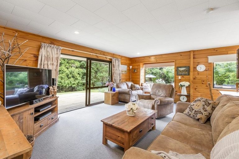 Photo of property in 1074 Peak Road, Helensville, 0875